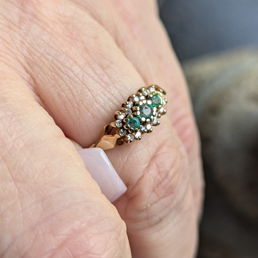 Antique Gold (9k) Ring with Green Stones - Picture 4 of 8